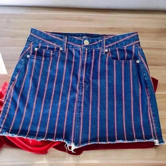 American Eagle || Denim Mini Skirt Red White & Blue Stripes Raw Edges Size 10 - Picture 3 of 5